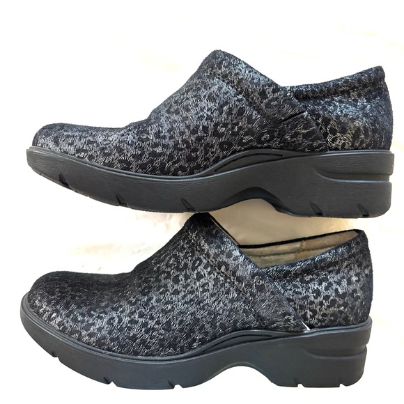 NWT Align Indya Black Silver Leopard Print Clogs Nurse SZ 7.5 - Picture 3 of 14